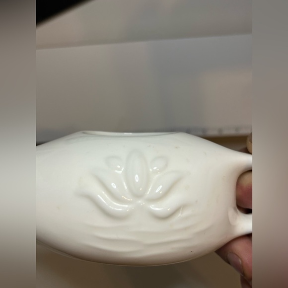 Himalayan Institute Neti Pot White Ceramic Varcho Veda water Lotus Design - Picture 2 of 8